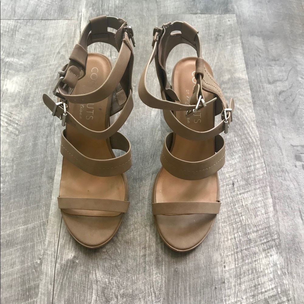 Coconuts by Matisse 9 Beige Strappy Block Sandals